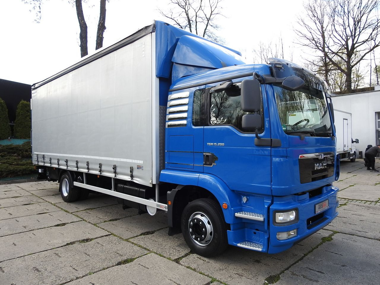 MAN TGM 15.290 TARPAULIN LIFT 18 PALLETS CRUISE CONTROL TWIN WHEELS AIR CONDITIONING 290HP - Samochód ciężarowy plandeka: zdjęcie 4 MAN TGM 15.290 TARPAULIN LIFT 18 PALLETS CRUISE CONTROL TWIN WHEELS AIR CONDITIONING 290HP - Samochód ciężarowy plandeka: zdjęcie 4
