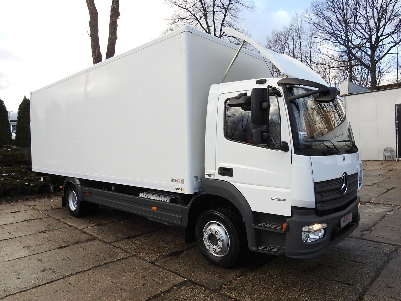 MERCEDES ATEGO 12.24 BOX LIFT 18 PALLETS CRUISE CONTROL AUTOMATIC TRANSMISSION TWIN WHEELS AIR CONDITIONING 240HP - Samochód ciężarowy furgon: zdjęcie 4 MERCEDES ATEGO 12.24 BOX LIFT 18 PALLETS CRUISE CONTROL AUTOMATIC TRANSMISSION TWIN WHEELS AIR CONDITIONING 240HP - Samochód ciężarowy furgon: zdjęcie 4