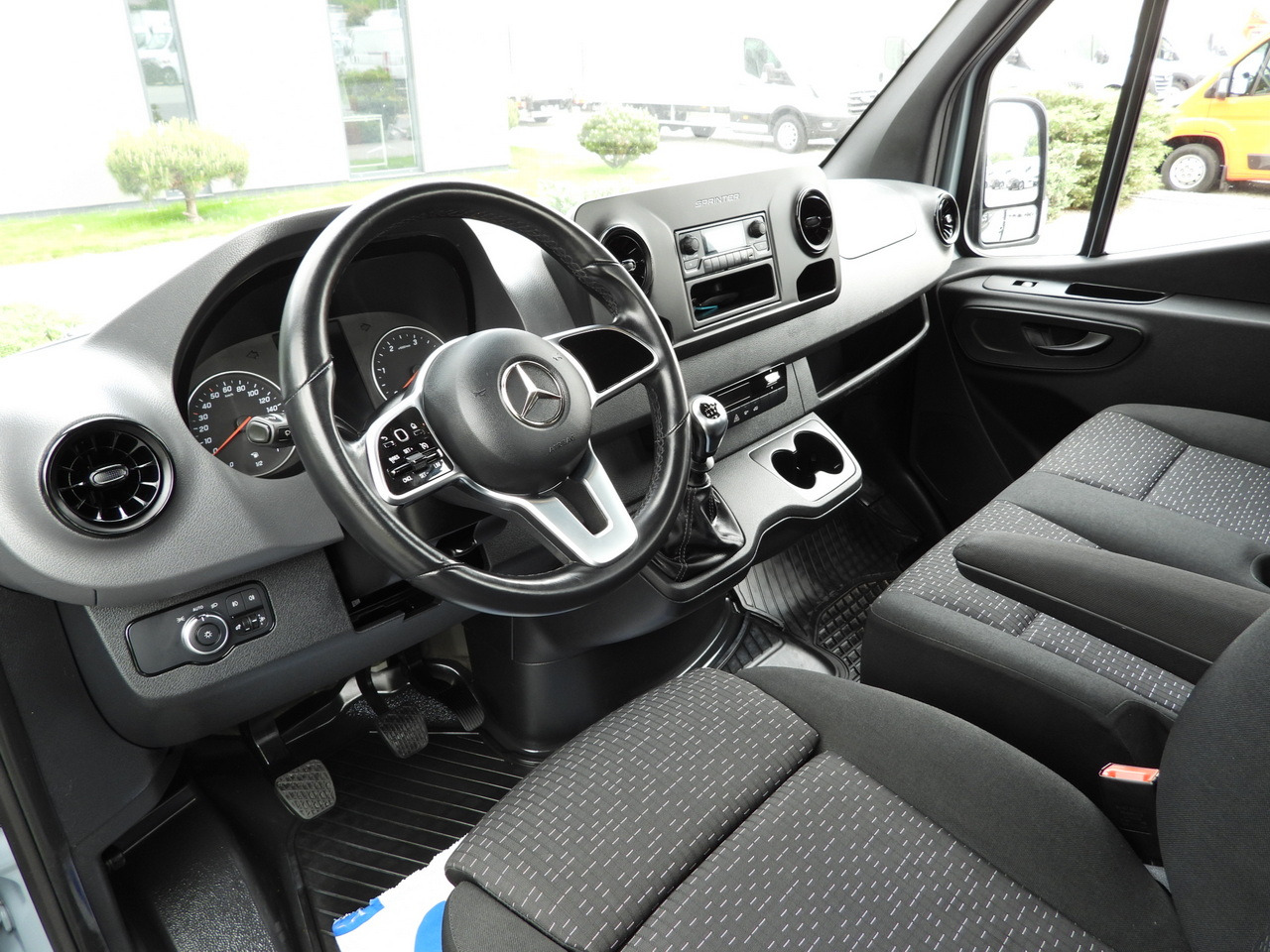 MERCEDES SPRINTER 315 STAKE BODY 8 PALLETS CRUISE CONTROL AIR CONDITIONING 150HP - Samochód dostawczy skrzyniowy: zdjęcie 2 MERCEDES SPRINTER 315 STAKE BODY 8 PALLETS CRUISE CONTROL AIR CONDITIONING 150HP - Samochód dostawczy skrzyniowy: zdjęcie 2