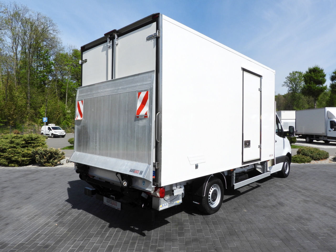 MERCEDES SPRINTER 316 REGRIGERATOR BOX 0*C LIFT 8 PALLETS CRUISE CONTROL PNEUMATICS AIR CONDITIONING 160HP - Samochód dostawczy chłodnia: zdjęcie 3 MERCEDES SPRINTER 316 REGRIGERATOR BOX 0*C LIFT 8 PALLETS CRUISE CONTROL PNEUMATICS AIR CONDITIONING 160HP - Samochód dostawczy chłodnia: zdjęcie 3