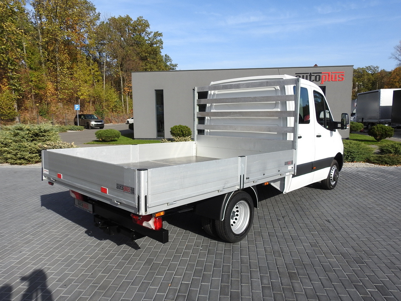 MERCEDES SPRINTER 516 STAKE BODY DOUBLE CABIN DOKA 6 SEATS CRUISE CONTROL AIR CONDITIONING TWIN WHEELS 160HP - Samochód dostawczy doka: zdjęcie 3 MERCEDES SPRINTER 516 STAKE BODY DOUBLE CABIN DOKA 6 SEATS CRUISE CONTROL AIR CONDITIONING TWIN WHEELS 160HP - Samochód dostawczy doka: zdjęcie 3