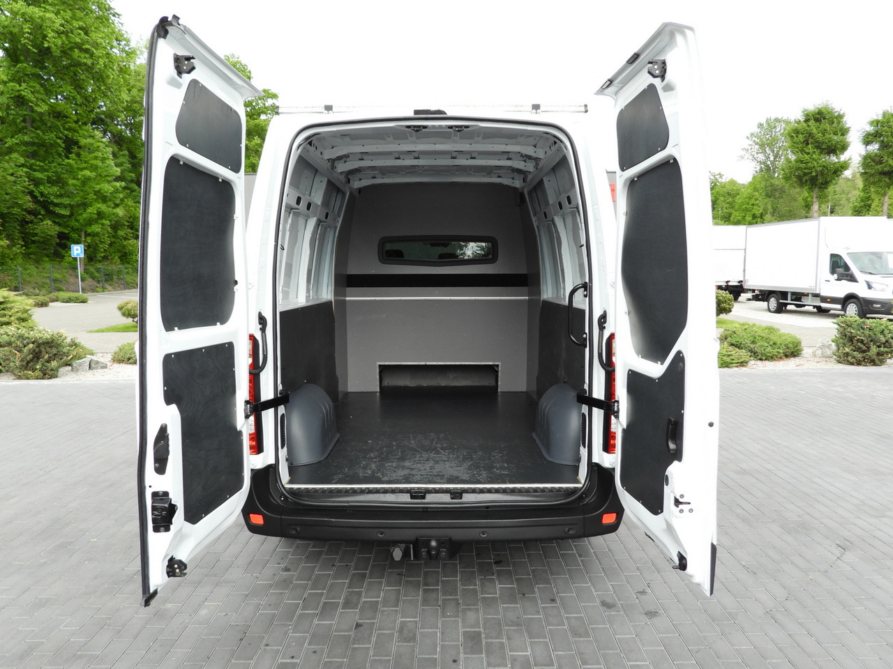 Furgon OPEL MOVANO BOX DELIVERY VAN 7 SEATS CRUISE CONTROL LED LIGHTS AIR CONDITIONING 135HP: zdjęcie 12 Furgon OPEL MOVANO BOX DELIVERY VAN 7 SEATS CRUISE CONTROL LED LIGHTS AIR CONDITIONING 135HP: zdjęcie 12