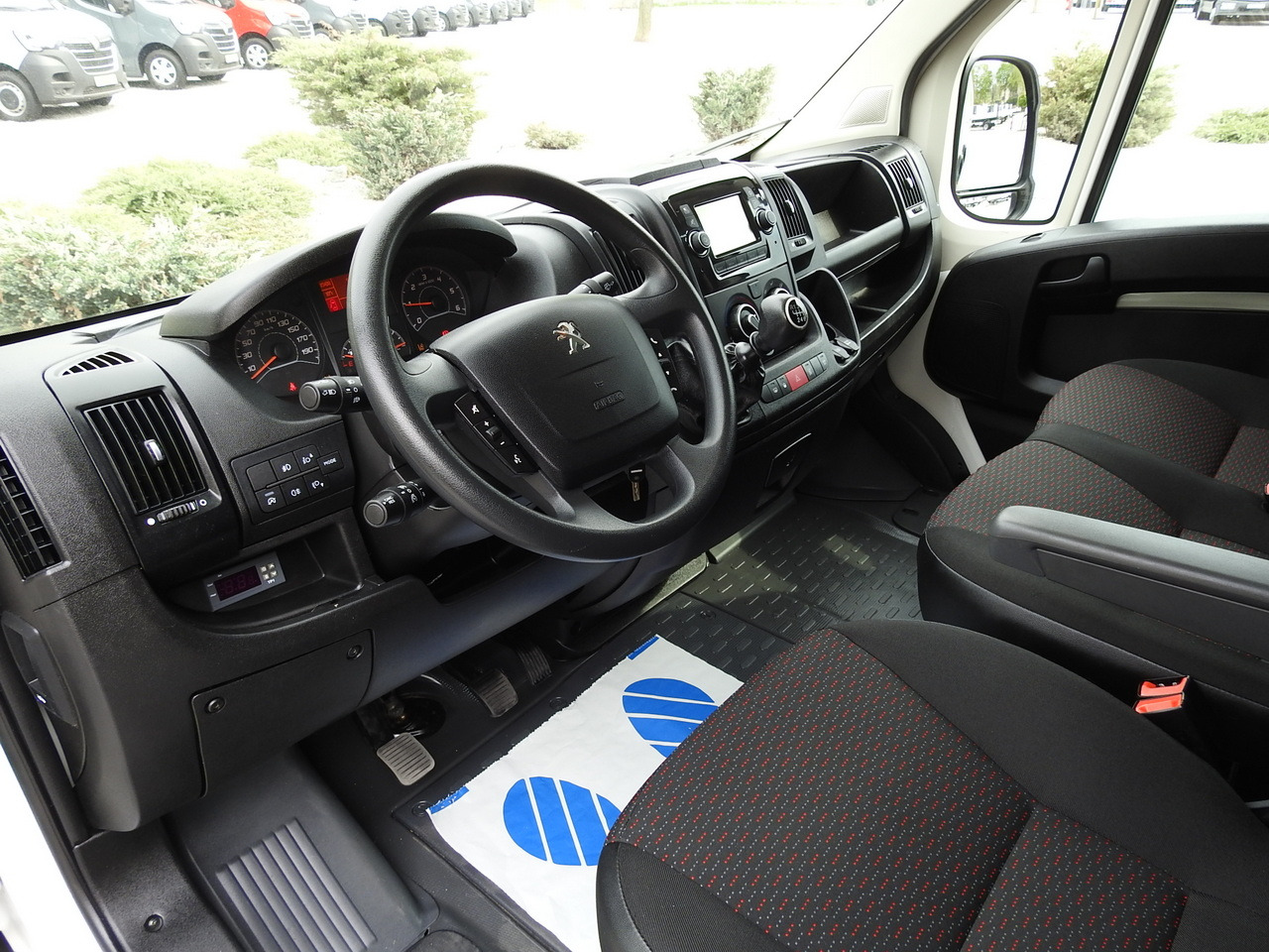 PEUGEOT BOXER REFRIGERATOR VAN 0*C CRUISE CONTROL NAVIGATION AIR CONDITIONING 135HP - Samochód dostawczy chłodnia: zdjęcie 2 PEUGEOT BOXER REFRIGERATOR VAN 0*C CRUISE CONTROL NAVIGATION AIR CONDITIONING 135HP - Samochód dostawczy chłodnia: zdjęcie 2