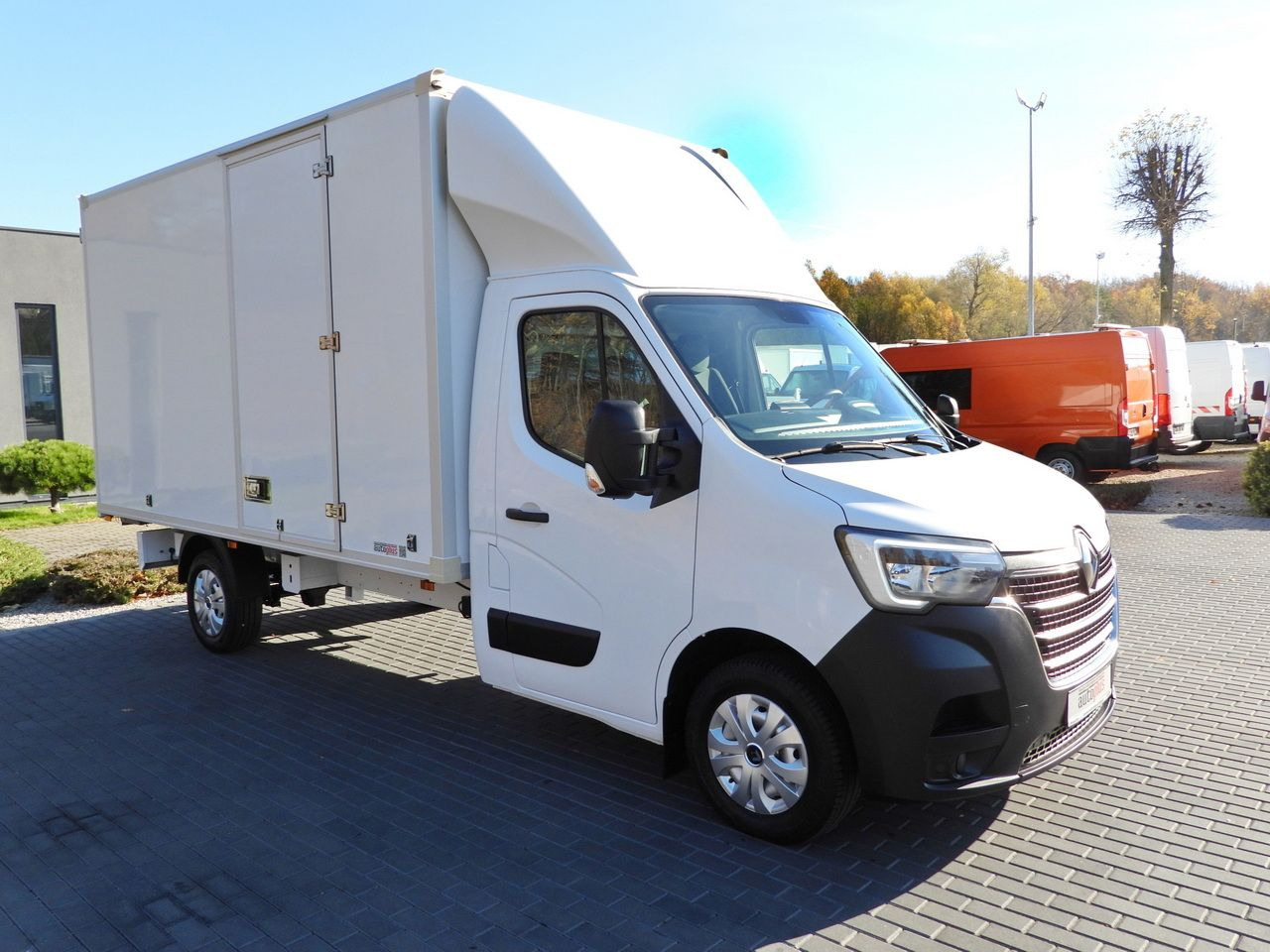 RENAULT MASTER BOX 8 PALLETS CRUISE CONTROL NAVIGATION LED LIGHTS AIR CONDITIONING 145HP - Dostawczy kontener: zdjęcie 4 RENAULT MASTER BOX 8 PALLETS CRUISE CONTROL NAVIGATION LED LIGHTS AIR CONDITIONING 145HP - Dostawczy kontener: zdjęcie 4