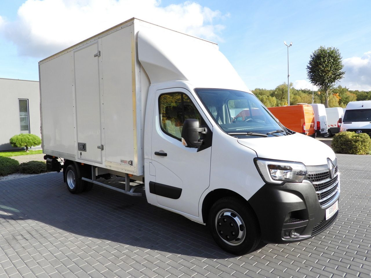 RENAULT MASTER BOX LIFT 8 PALLETS CRUISE CONTROL LED LIGHTS TWIN WHEELS AIR CONDITIONING 145HP - Dostawczy kontener: zdjęcie 4 RENAULT MASTER BOX LIFT 8 PALLETS CRUISE CONTROL LED LIGHTS TWIN WHEELS AIR CONDITIONING 145HP - Dostawczy kontener: zdjęcie 4