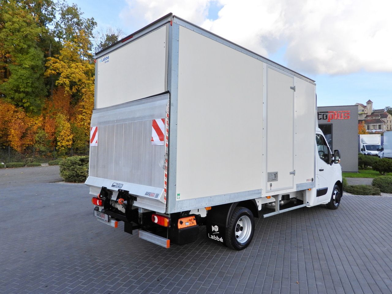RENAULT MASTER BOX LIFT 8 PALLETS CRUISE CONTROL LED LIGHTS TWIN WHEELS AIR CONDITIONING 145HP - Dostawczy kontener: zdjęcie 3 RENAULT MASTER BOX LIFT 8 PALLETS CRUISE CONTROL LED LIGHTS TWIN WHEELS AIR CONDITIONING 145HP - Dostawczy kontener: zdjęcie 3