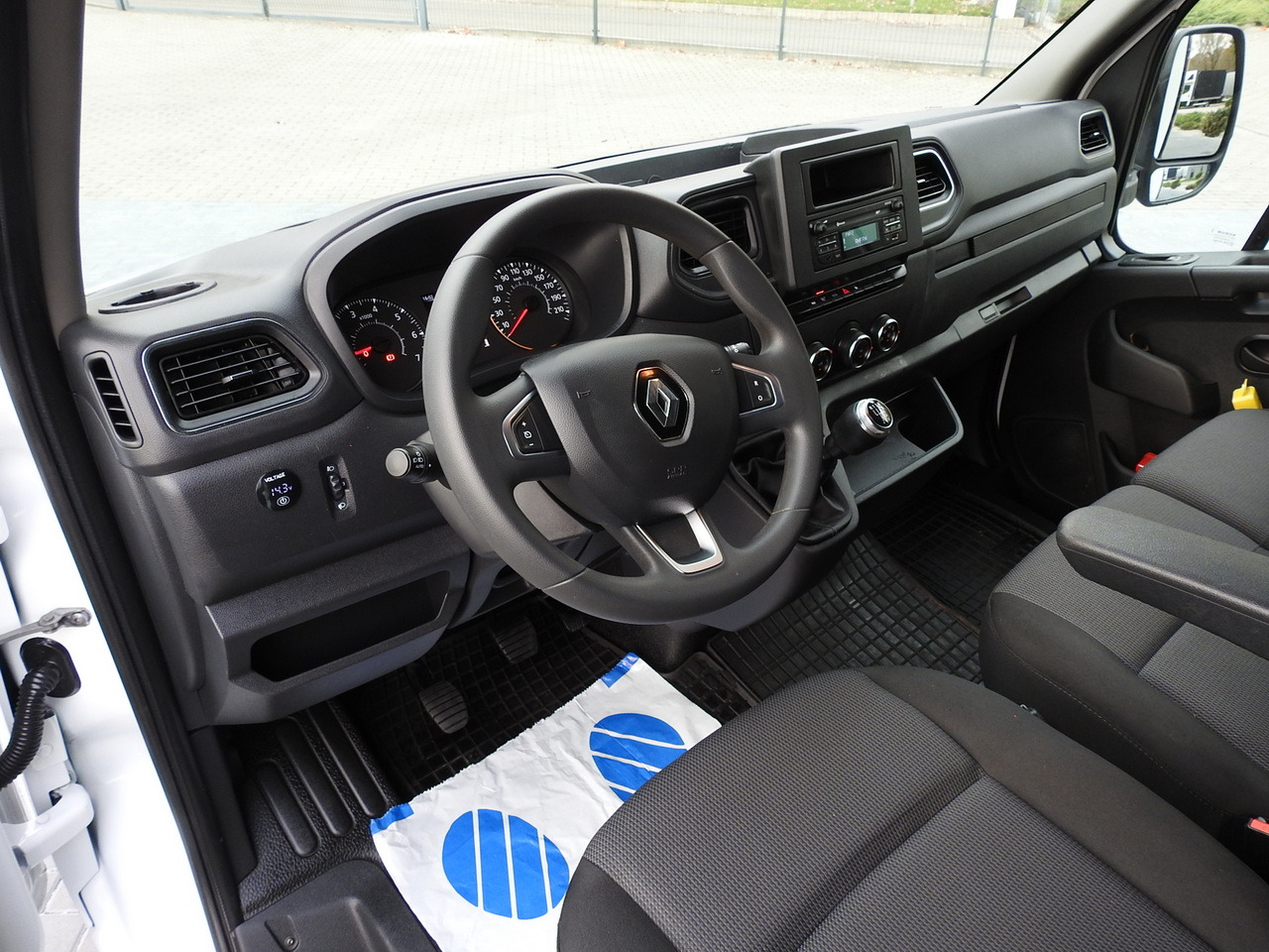 RENAULT MASTER TARPAULIN 10 PALLETS WEBASTO CRUISE CONTROL AIR CONDITIONING LED LIGHTS PNEUMATICS 165HP - Samochód dostawczy plandeka: zdjęcie 2 RENAULT MASTER TARPAULIN 10 PALLETS WEBASTO CRUISE CONTROL AIR CONDITIONING LED LIGHTS PNEUMATICS 165HP - Samochód dostawczy plandeka: zdjęcie 2