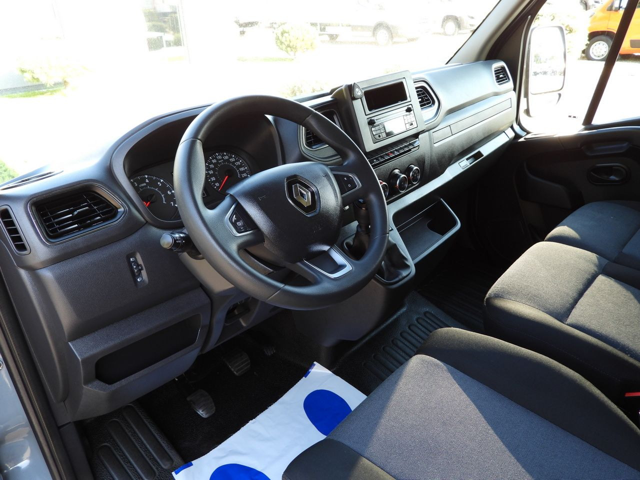 RENAULT MASTER TARPAULIN 10 PALLETS WEBASTO CRUISE CONTROL LED LIGHTS PNEUMATICS AIR CONDITIONING 165HP - Samochód dostawczy plandeka: zdjęcie 2 RENAULT MASTER TARPAULIN 10 PALLETS WEBASTO CRUISE CONTROL LED LIGHTS PNEUMATICS AIR CONDITIONING 165HP - Samochód dostawczy plandeka: zdjęcie 2