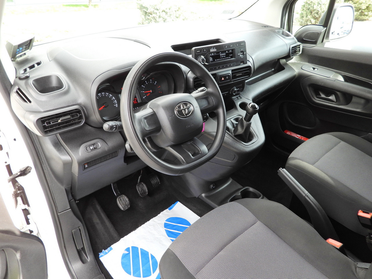 TOYOTA PROACE CITY REFRIGERATOR VAN -15*C POWER SUPPLY 230V CRUISE CONTROL AIR CONDITIONING 100HP - Samochód dostawczy chłodnia: zdjęcie 2 TOYOTA PROACE CITY REFRIGERATOR VAN -15*C POWER SUPPLY 230V CRUISE CONTROL AIR CONDITIONING 100HP - Samochód dostawczy chłodnia: zdjęcie 2