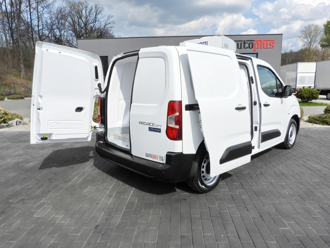 TOYOTA PROACE CITY REFRIGERATOR VAN -15*C POWER SUPPLY 230V CRUISE CONTROL AIR CONDITIONING 100HP - Samochód dostawczy chłodnia: zdjęcie 3 TOYOTA PROACE CITY REFRIGERATOR VAN -15*C POWER SUPPLY 230V CRUISE CONTROL AIR CONDITIONING 100HP - Samochód dostawczy chłodnia: zdjęcie 3