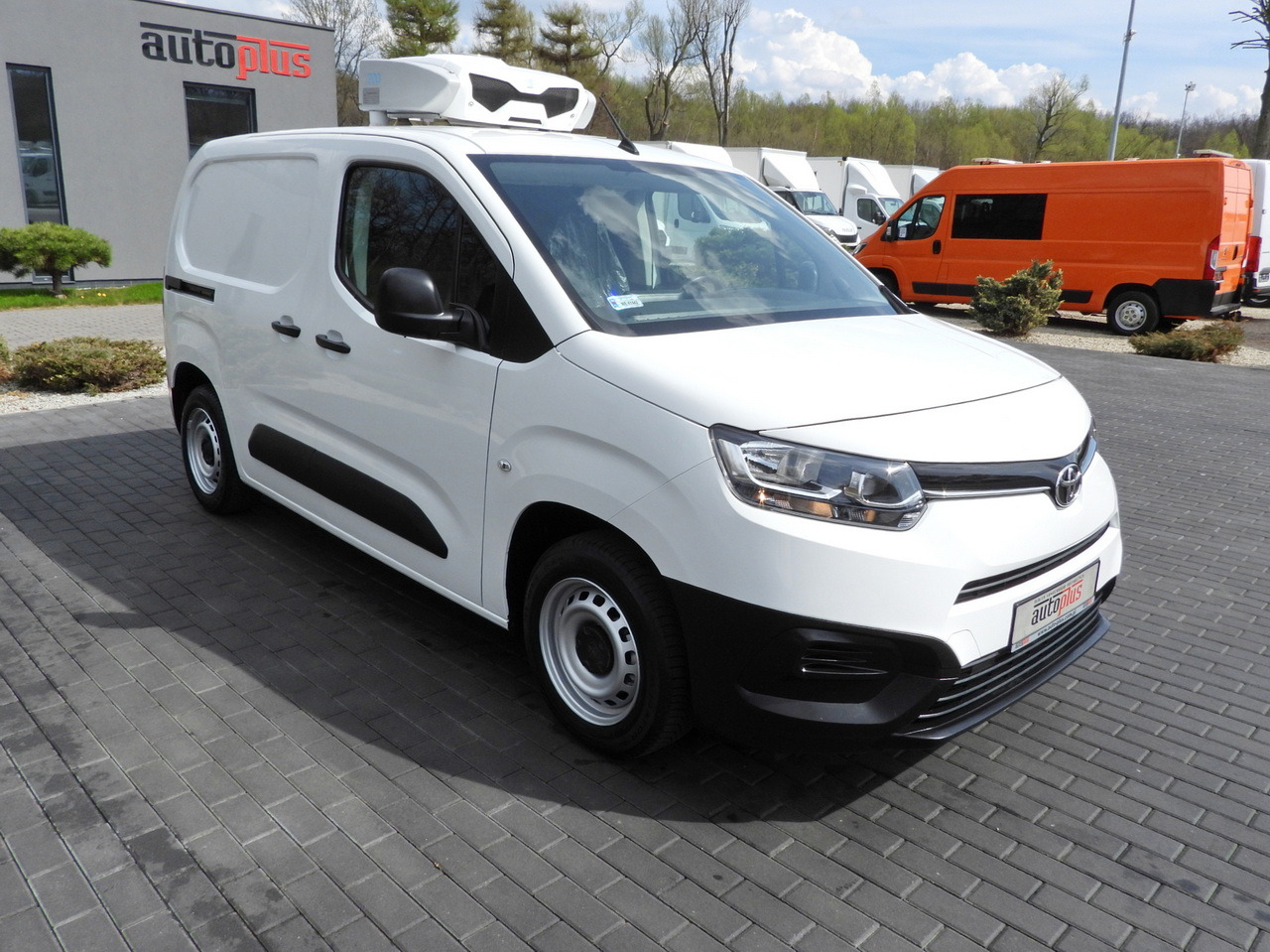 TOYOTA PROACE CITY REFRIGERATOR VAN -15*C POWER SUPPLY 230V CRUISE CONTROL AIR CONDITIONING 100HP - Samochód dostawczy chłodnia: zdjęcie 4 TOYOTA PROACE CITY REFRIGERATOR VAN -15*C POWER SUPPLY 230V CRUISE CONTROL AIR CONDITIONING 100HP - Samochód dostawczy chłodnia: zdjęcie 4
