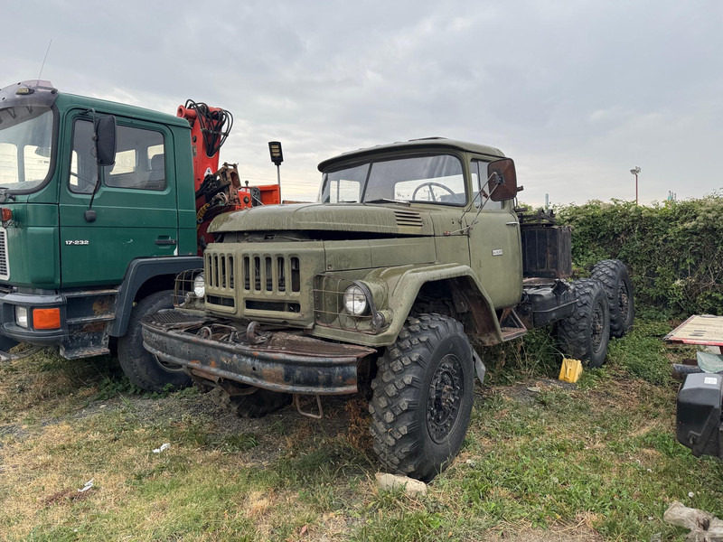 ZIL 131, 6X6 - Samochód ciężarowe pod zabudowę: zdjęcie 1 ZIL 131, 6X6 - Samochód ciężarowe pod zabudowę: zdjęcie 1