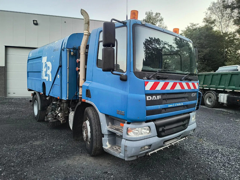 DAF CF 75.250 DRIVING CONDITION - SWEEPER NEEDS REPAIRMENT - Zamiatarka uliczna: zdjęcie 3 DAF CF 75.250 DRIVING CONDITION - SWEEPER NEEDS REPAIRMENT - Zamiatarka uliczna: zdjęcie 3