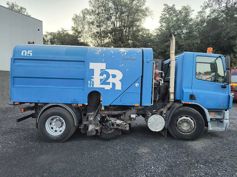 DAF CF 75.250 DRIVING CONDITION - SWEEPER NEEDS REPAIRMENT - Zamiatarka uliczna: zdjęcie 4 DAF CF 75.250 DRIVING CONDITION - SWEEPER NEEDS REPAIRMENT - Zamiatarka uliczna: zdjęcie 4
