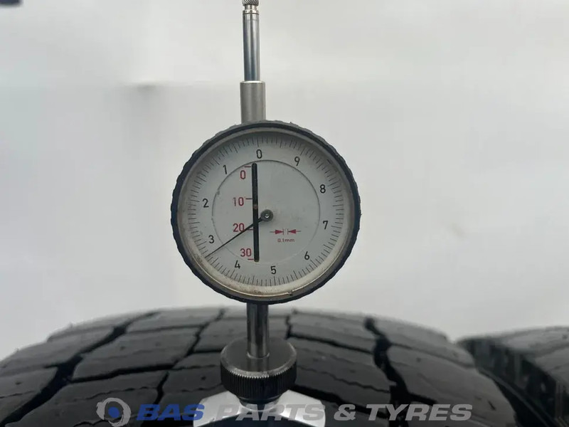 Michelin Remix Michelin Remix 295/60R22.5 X Multi D 150/147 M+S 3PMSF gebruikte set - Opona do Samochodów ciężarowych: zdjęcie 3 Michelin Remix Michelin Remix 295/60R22.5 X Multi D 150/147 M+S 3PMSF gebruikte set - Opona do Samochodów ciężarowych: zdjęcie 3