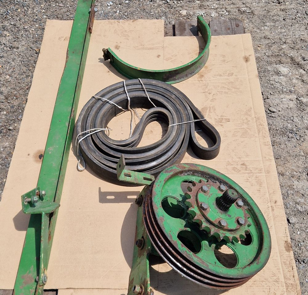 Wyposażenie John deere 965, 975, 1065, 1075, 1166, 1177, 1170 2000 Przystawka do John Deere do napędu hedera do kukurydzy - Osprzęt do Maszyn rolniczych: zdjęcie 4 Wyposażenie John deere 965, 975, 1065, 1075, 1166, 1177, 1170 2000 Przystawka do John Deere do napędu hedera do kukurydzy - Osprzęt do Maszyn rolniczych: zdjęcie 4