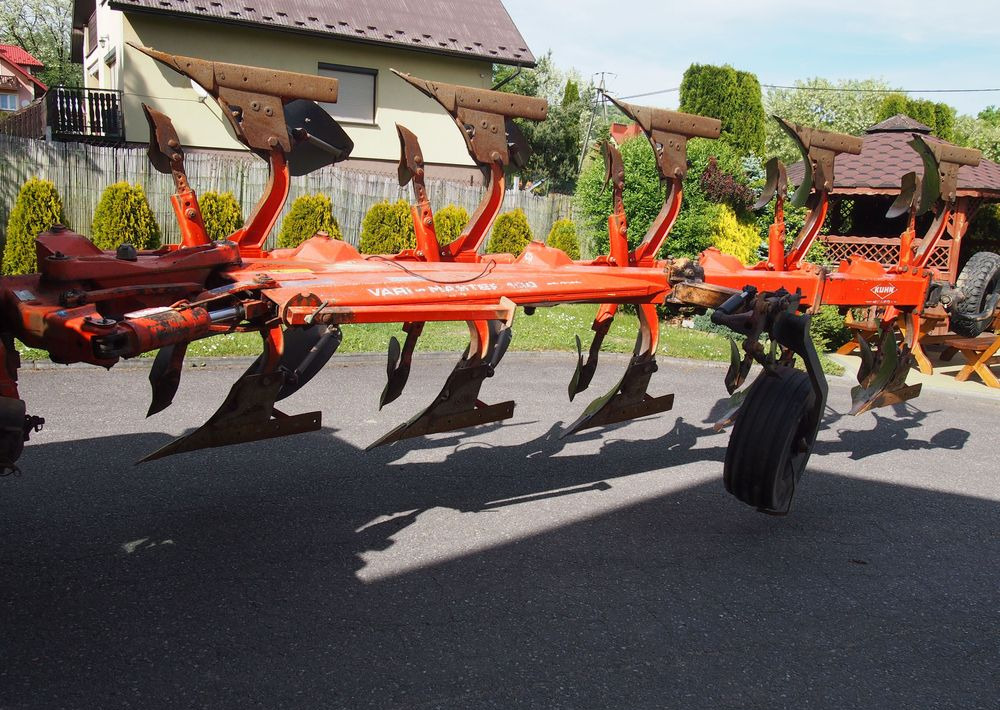 Pług obrotowy Kuhn Kuhn Vari-Master 150 4+1 Pług obracany Kuhn Vari-Master 150 4+1 - Pług: zdjęcie 1 Pług obrotowy Kuhn Kuhn Vari-Master 150 4+1 Pług obracany Kuhn Vari-Master 150 4+1 - Pług: zdjęcie 1