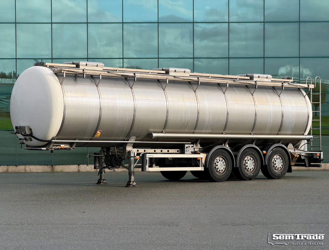 Burg 37.300 Liter 3 Compartments Disc Brakes Super Condition NL Trailer - Naczepa cysterna: zdjęcie 1 Burg 37.300 Liter 3 Compartments Disc Brakes Super Condition NL Trailer - Naczepa cysterna: zdjęcie 1