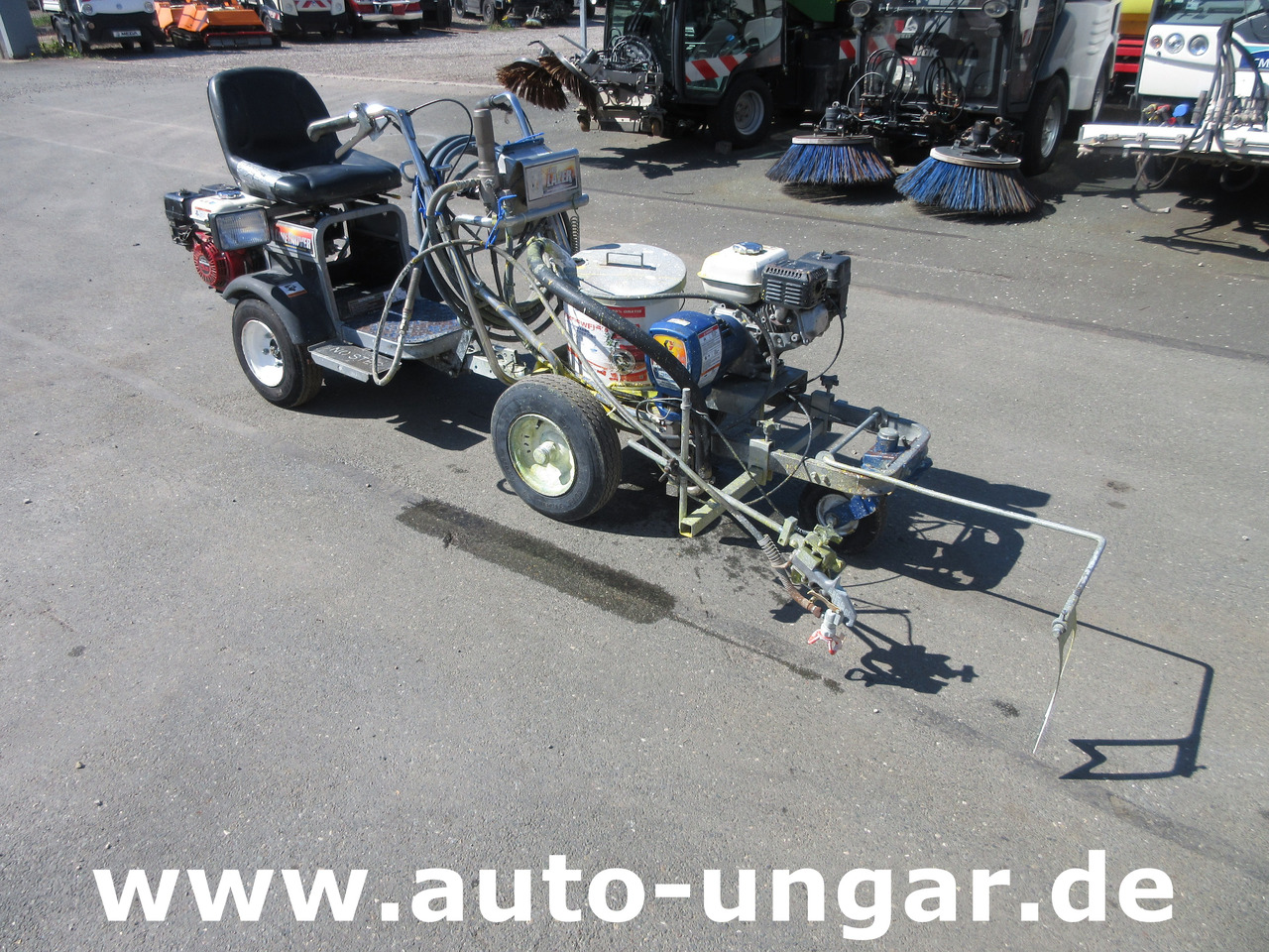 Graco LineLazer III 3900 Linedriver ride-on striper Roadmarking Straßenmarkierung - Maszyna drogowa: zdjęcie 1 Graco LineLazer III 3900 Linedriver ride-on striper Roadmarking Straßenmarkierung - Maszyna drogowa: zdjęcie 1