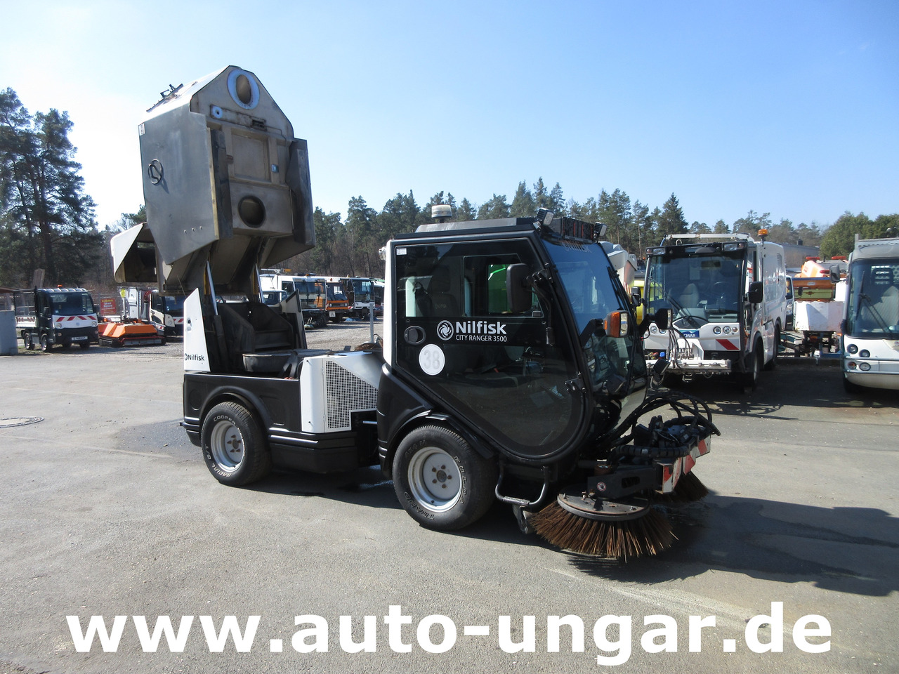 NILFISK CR3500 CityRanger Schmidt Flexigo Multigo 4x4 Kehrmaschine Geräteträger - Zamiatarka uliczna: zdjęcie 1 NILFISK CR3500 CityRanger Schmidt Flexigo Multigo 4x4 Kehrmaschine Geräteträger - Zamiatarka uliczna: zdjęcie 1