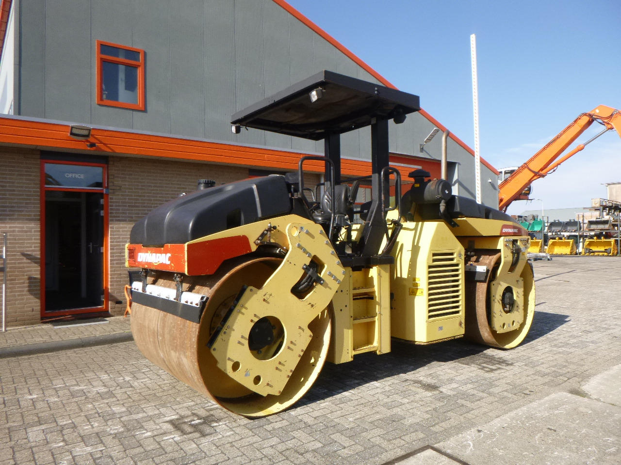 DYNAPAC CC432V - Walec drogowy: zdjęcie 3 DYNAPAC CC432V - Walec drogowy: zdjęcie 3