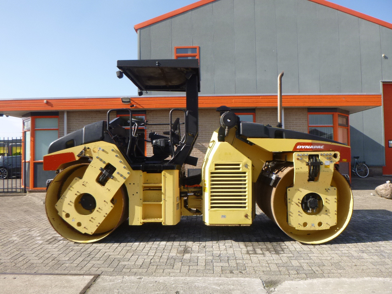 DYNAPAC CC432V - Walec drogowy: zdjęcie 1 DYNAPAC CC432V - Walec drogowy: zdjęcie 1