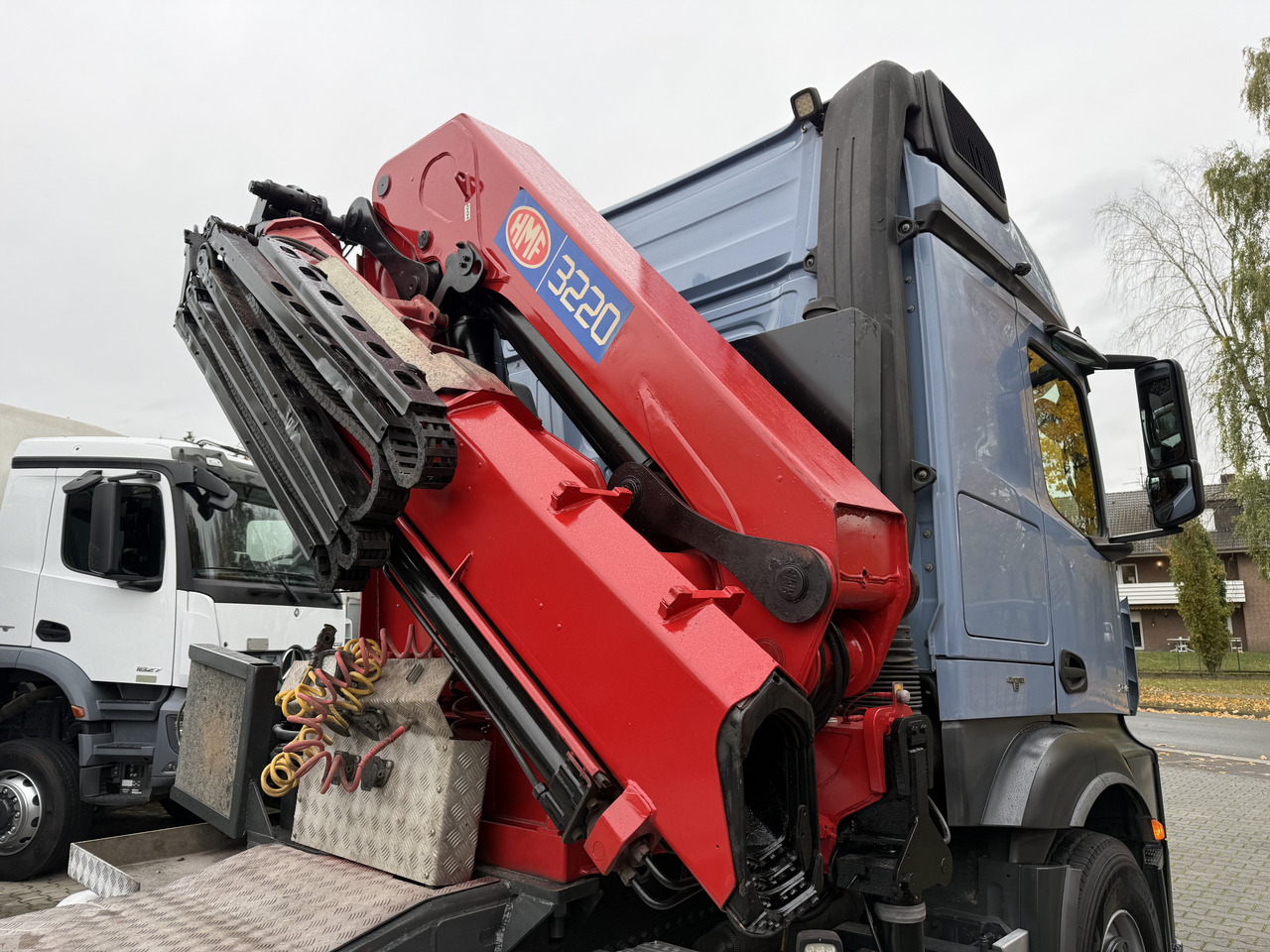 Mercedes-Benz Actros 2548 LS 6X2 Kran HMF 3220 bis 16 Meter - Ciągnik siodłowy: zdjęcie 2 Mercedes-Benz Actros 2548 LS 6X2 Kran HMF 3220 bis 16 Meter - Ciągnik siodłowy: zdjęcie 2