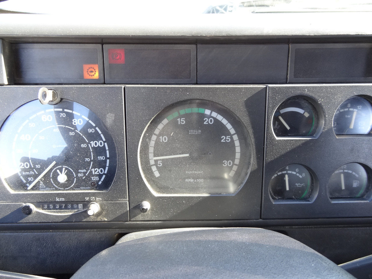 Iveco EuroTrakker 260E31 6X4 Palfinger 36002 - Samochód ciężarowy skrzyniowy/ Platforma, Samochod ciężarowy z HDS: zdjęcie 2 Iveco EuroTrakker 260E31 6X4 Palfinger 36002 - Samochód ciężarowy skrzyniowy/ Platforma, Samochod ciężarowy z HDS: zdjęcie 2