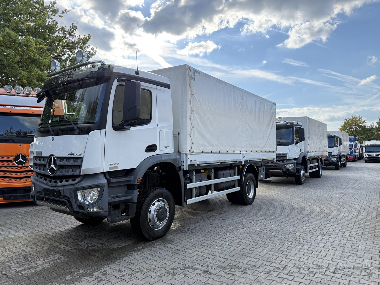 Mercedes-Benz Arocs 1827 AK 4X4 Ex- - Samochód ciężarowe pod zabudowę: zdjęcie 1 Mercedes-Benz Arocs 1827 AK 4X4 Ex- - Samochód ciężarowe pod zabudowę: zdjęcie 1