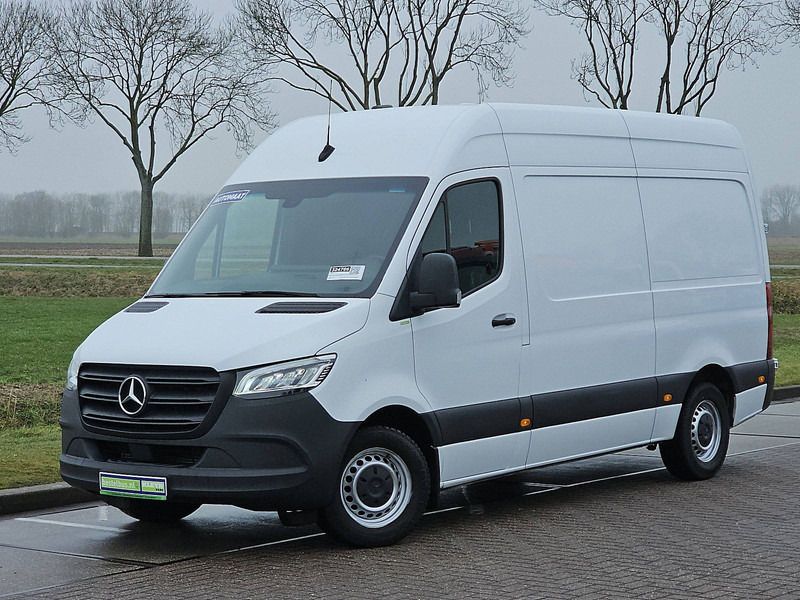 Mercedes-Benz Sprinter 314 L2H2 RWD LED Camera - Furgon: zdjęcie 2 Mercedes-Benz Sprinter 314 L2H2 RWD LED Camera - Furgon: zdjęcie 2