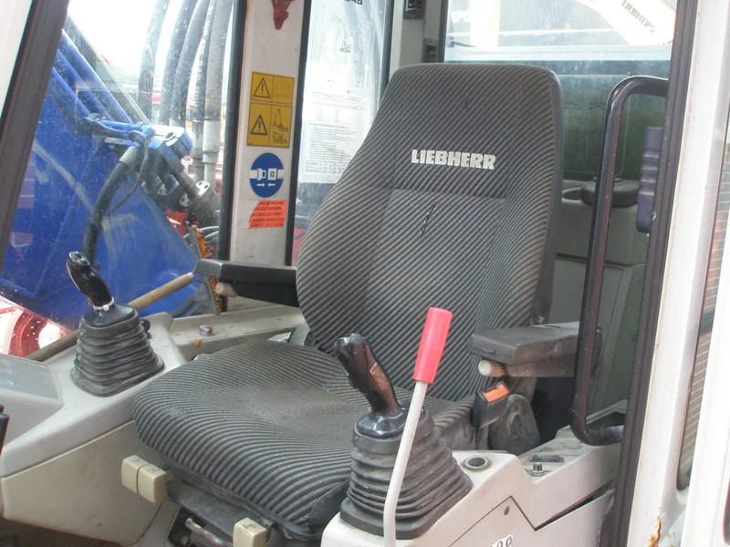 Koparka gąsienicowa Liebherr R924B: zdjęcie 7