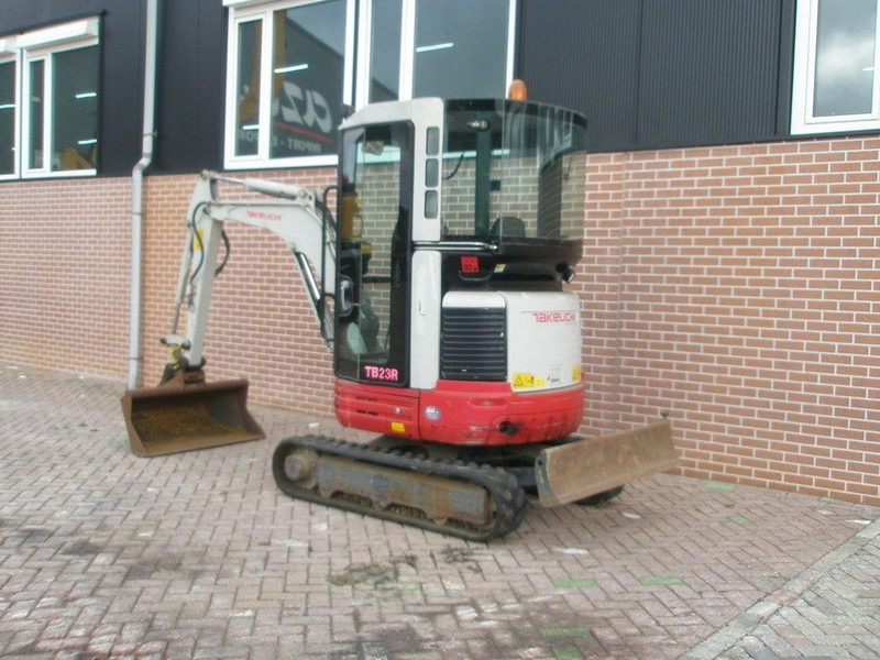 Takeuchi TB23R - Minikoparka: zdjęcie 2 Takeuchi TB23R - Minikoparka: zdjęcie 2