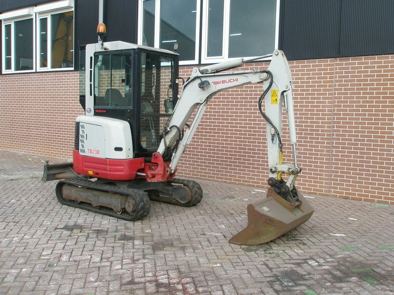 Takeuchi TB23R - Minikoparka: zdjęcie 3 Takeuchi TB23R - Minikoparka: zdjęcie 3