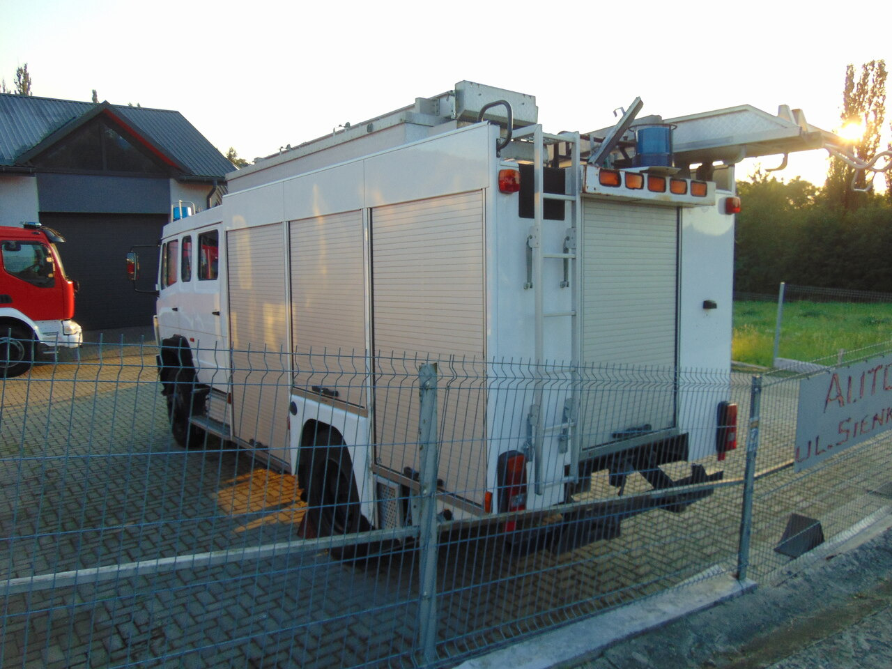MERCEDES-BENZ 1124AF 4x4 MAGIRUS - Samochód pożarniczy: zdjęcie 3 MERCEDES-BENZ 1124AF 4x4 MAGIRUS - Samochód pożarniczy: zdjęcie 3