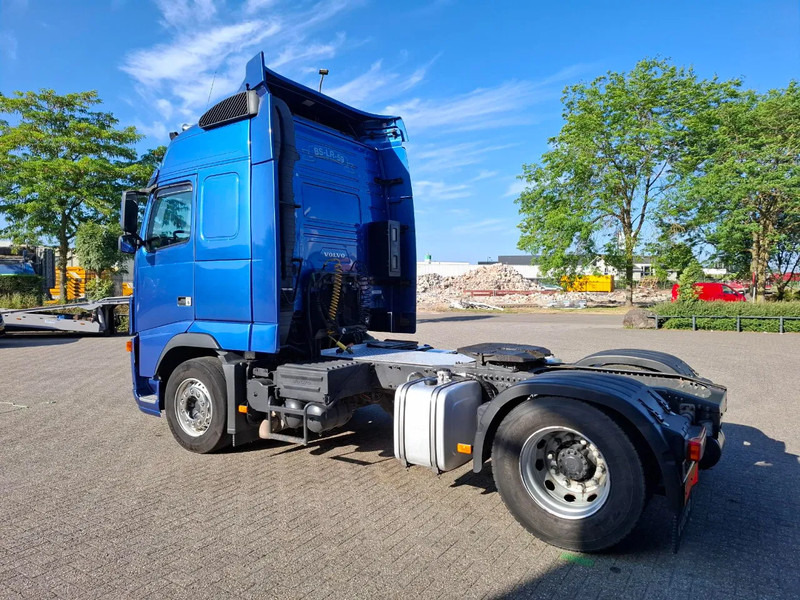 Volvo FH13-400 / HYDRAULICS / NL TRUCK / GLOBETROTTER / FRIGDE / AIRCO / AUTOMATIC / EURO-5 / 2006 - Ciągnik siodłowy: zdjęcie 3 Volvo FH13-400 / HYDRAULICS / NL TRUCK / GLOBETROTTER / FRIGDE / AIRCO / AUTOMATIC / EURO-5 / 2006 - Ciągnik siodłowy: zdjęcie 3