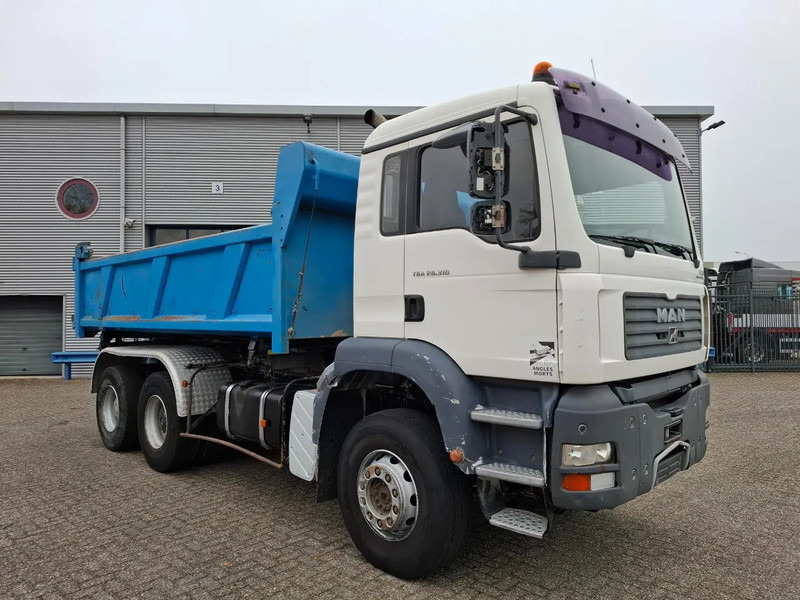 MAN TGA 26.310 / 6X4 / 2XBIG AXLE / 2SIDE TIPPER / ONLY:545423 KM / TUV:06-05-2026 / FULL-STEEL / AIRCO / MANUAL / EURO-4 / 2005 - Wywrotka: zdjęcie 4 MAN TGA 26.310 / 6X4 / 2XBIG AXLE / 2SIDE TIPPER / ONLY:545423 KM / TUV:06-05-2026 / FULL-STEEL / AIRCO / MANUAL / EURO-4 / 2005 - Wywrotka: zdjęcie 4