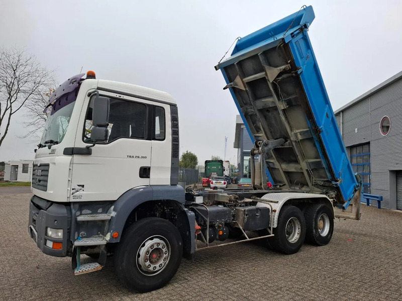 MAN TGA 26.310 / 6X4 / 2XBIG AXLE / 2SIDE TIPPER / ONLY:545423 KM / TUV:06-05-2026 / FULL-STEEL / AIRCO / MANUAL / EURO-4 / 2005 - Wywrotka: zdjęcie 1 MAN TGA 26.310 / 6X4 / 2XBIG AXLE / 2SIDE TIPPER / ONLY:545423 KM / TUV:06-05-2026 / FULL-STEEL / AIRCO / MANUAL / EURO-4 / 2005 - Wywrotka: zdjęcie 1