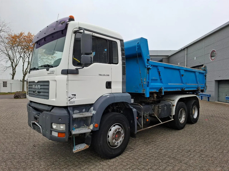 MAN TGA 26.310 / 6X4 / 2XBIG AXLE / 2SIDE TIPPER / ONLY:545423 KM / TUV:06-05-2026 / FULL-STEEL / AIRCO / MANUAL / EURO-4 / 2005 - Wywrotka: zdjęcie 3 MAN TGA 26.310 / 6X4 / 2XBIG AXLE / 2SIDE TIPPER / ONLY:545423 KM / TUV:06-05-2026 / FULL-STEEL / AIRCO / MANUAL / EURO-4 / 2005 - Wywrotka: zdjęcie 3