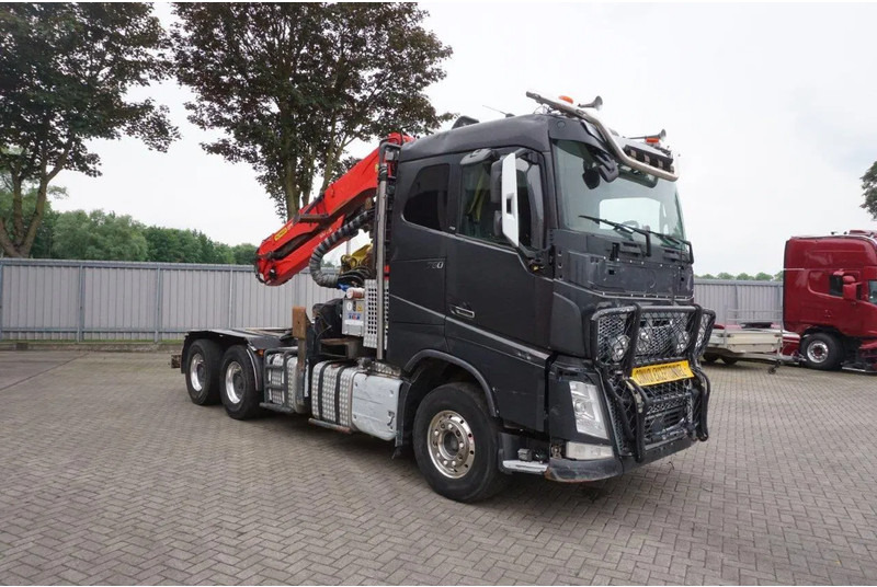 Volvo FH16-750 / ENGINE RUNNING / 6x4 / RETARDER / BIG AXLE / VEB+ / PALFINGER FD250 / EURO-6 / 2016 - Samochód do drewna, Samochod ciężarowy z HDS: zdjęcie 3 Volvo FH16-750 / ENGINE RUNNING / 6x4 / RETARDER / BIG AXLE / VEB+ / PALFINGER FD250 / EURO-6 / 2016 - Samochód do drewna, Samochod ciężarowy z HDS: zdjęcie 3