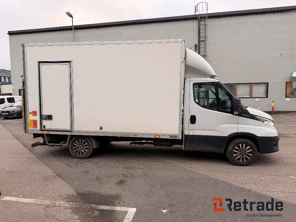 Skapbil IVECO 35S16 (parkert i Oslo) - Dostawczy kontener: zdjęcie 4 Skapbil IVECO 35S16 (parkert i Oslo) - Dostawczy kontener: zdjęcie 4