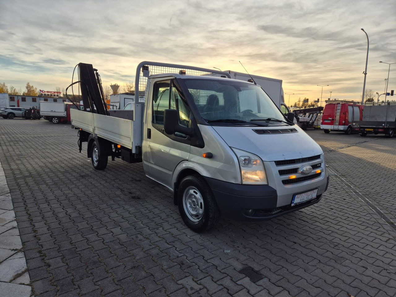 Ford Transit 350 2.4 TDCi / HDS Hiab / 1 Owner / Serviced - Samochód dostawczy skrzyniowy: zdjęcie 4 Ford Transit 350 2.4 TDCi / HDS Hiab / 1 Owner / Serviced - Samochód dostawczy skrzyniowy: zdjęcie 4