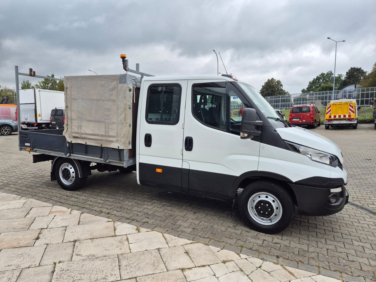 IVECO Daily 35 35S15 / Doka / 1 Owner / LOW KM / 7 Seats - Samochód dostawczy skrzyniowy: zdjęcie 5 IVECO Daily 35 35S15 / Doka / 1 Owner / LOW KM / 7 Seats - Samochód dostawczy skrzyniowy: zdjęcie 5
