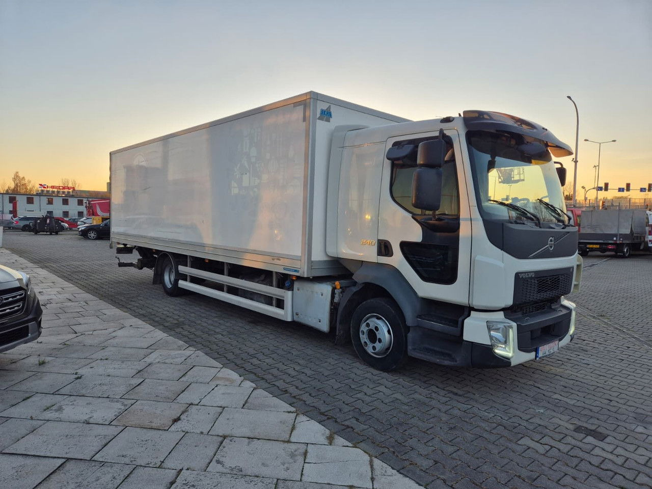 Volvo FL 240 Mitsubishi / 1 Owner / LOW KM - Samochód ciężarowy chłodnia: zdjęcie 5 Volvo FL 240 Mitsubishi / 1 Owner / LOW KM - Samochód ciężarowy chłodnia: zdjęcie 5