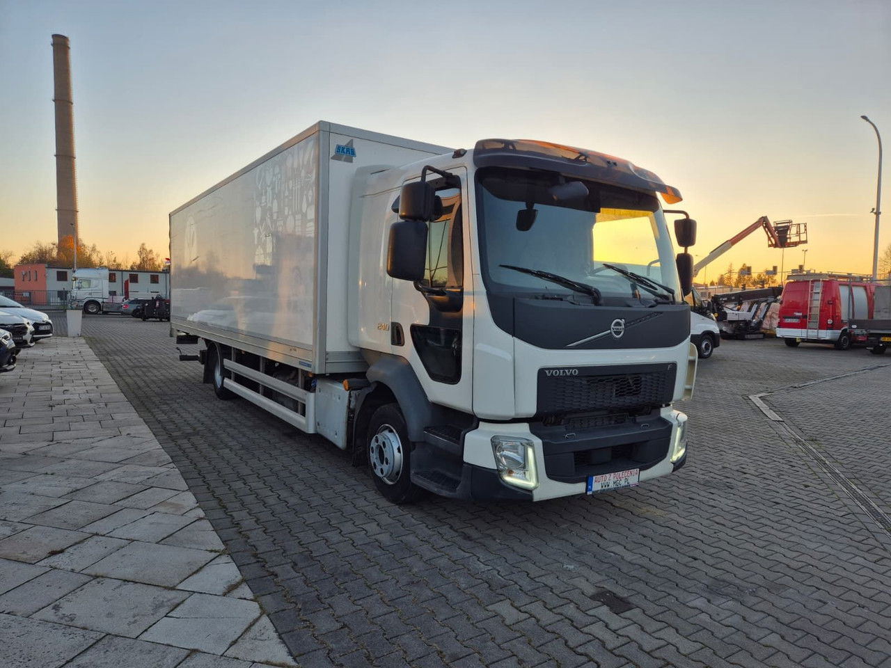 Volvo FL 240 Mitsubishi / 1 Owner / LOW KM - Samochód ciężarowy chłodnia: zdjęcie 4 Volvo FL 240 Mitsubishi / 1 Owner / LOW KM - Samochód ciężarowy chłodnia: zdjęcie 4