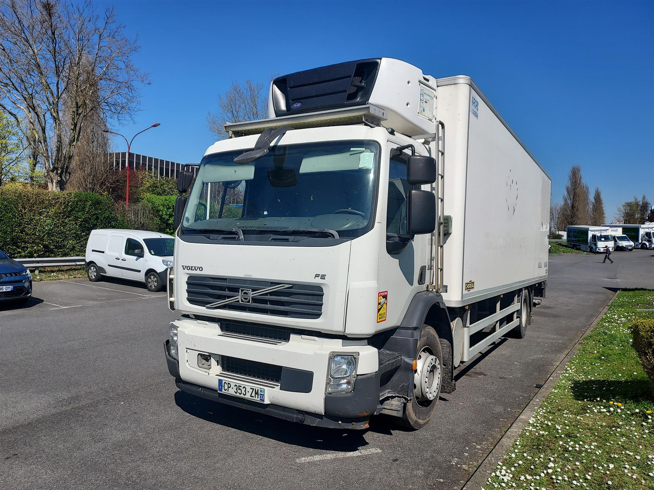 RENAULT FE 260 - Samochód ciężarowy chłodnia: zdjęcie 1 RENAULT FE 260 - Samochód ciężarowy chłodnia: zdjęcie 1