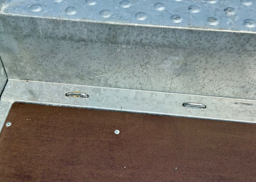 Nowy Przyczepa do transportu maszyn Niewiadów KN401835T - 400 x 185 cm | 2570kg ładowności | trap stalowy | 3-osiowa budowlanka: zdjęcie 13 Nowy Przyczepa do transportu maszyn Niewiadów KN401835T - 400 x 185 cm | 2570kg ładowności | trap stalowy | 3-osiowa budowlanka: zdjęcie 13