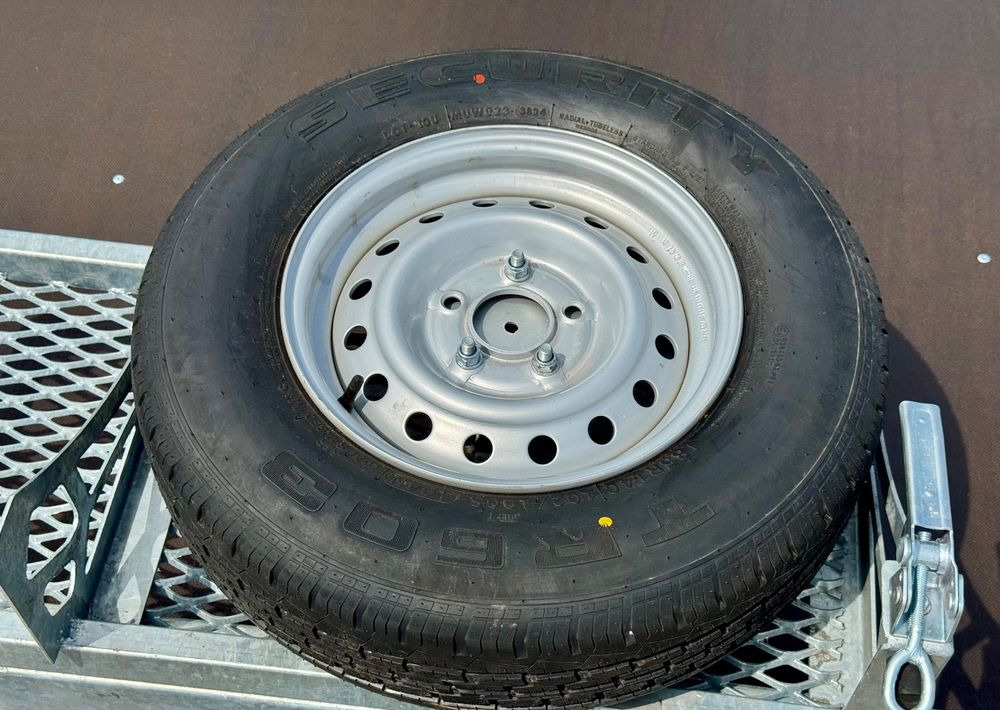 Nowy Przyczepa do transportu maszyn Niewiadów KN401835T - 400 x 185 cm | 2570kg ładowności | trap stalowy | 3-osiowa budowlanka: zdjęcie 20 Nowy Przyczepa do transportu maszyn Niewiadów KN401835T - 400 x 185 cm | 2570kg ładowności | trap stalowy | 3-osiowa budowlanka: zdjęcie 20