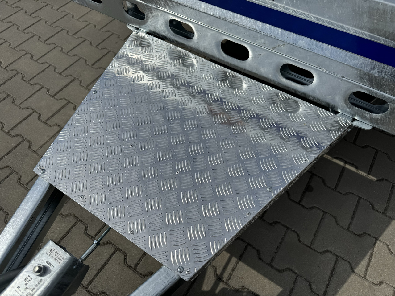 Nowy Przyczepa do transportu maszyn Wiola B2730 GVW 2700 kg machine transporter mini excavator 292x142 cm: zdjęcie 11 Nowy Przyczepa do transportu maszyn Wiola B2730 GVW 2700 kg machine transporter mini excavator 292x142 cm: zdjęcie 11