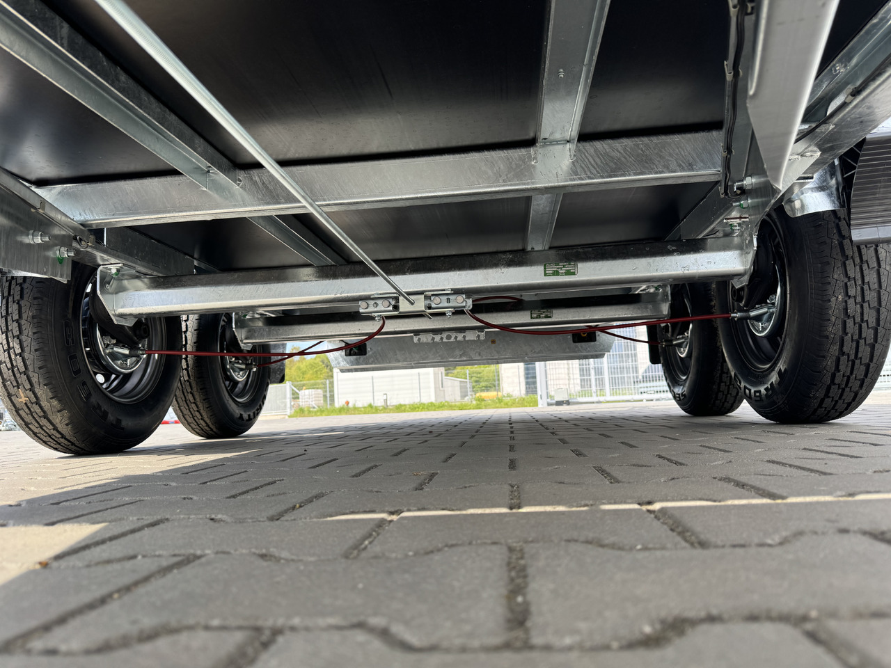 Nowy Przyczepa do transportu maszyn Wiola B2730 GVW 2700 kg machine transporter mini excavator 292x142 cm: zdjęcie 12 Nowy Przyczepa do transportu maszyn Wiola B2730 GVW 2700 kg machine transporter mini excavator 292x142 cm: zdjęcie 12