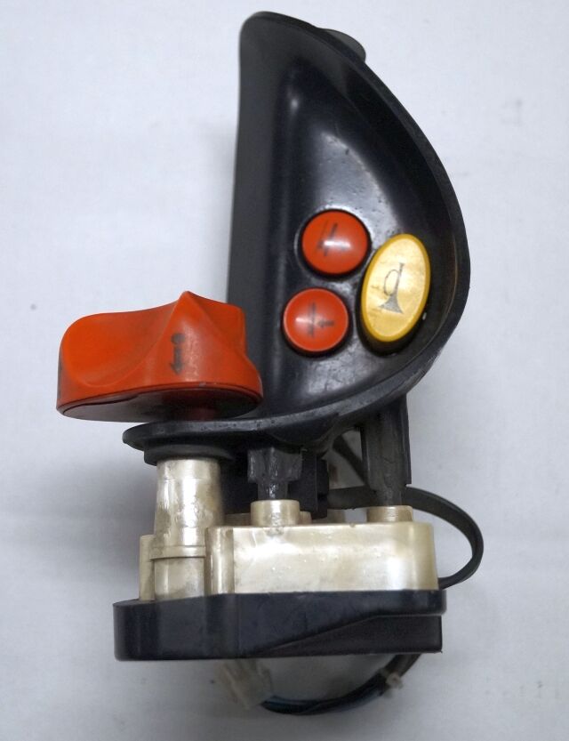 Linde 1443605100 | Rijschakelaar Control handle Control module - Przełącznik kolumny kierowniczej do Urządzeń transportu wewnętrznego: zdjęcie 1 Linde 1443605100 | Rijschakelaar Control handle Control module - Przełącznik kolumny kierowniczej do Urządzeń transportu wewnętrznego: zdjęcie 1